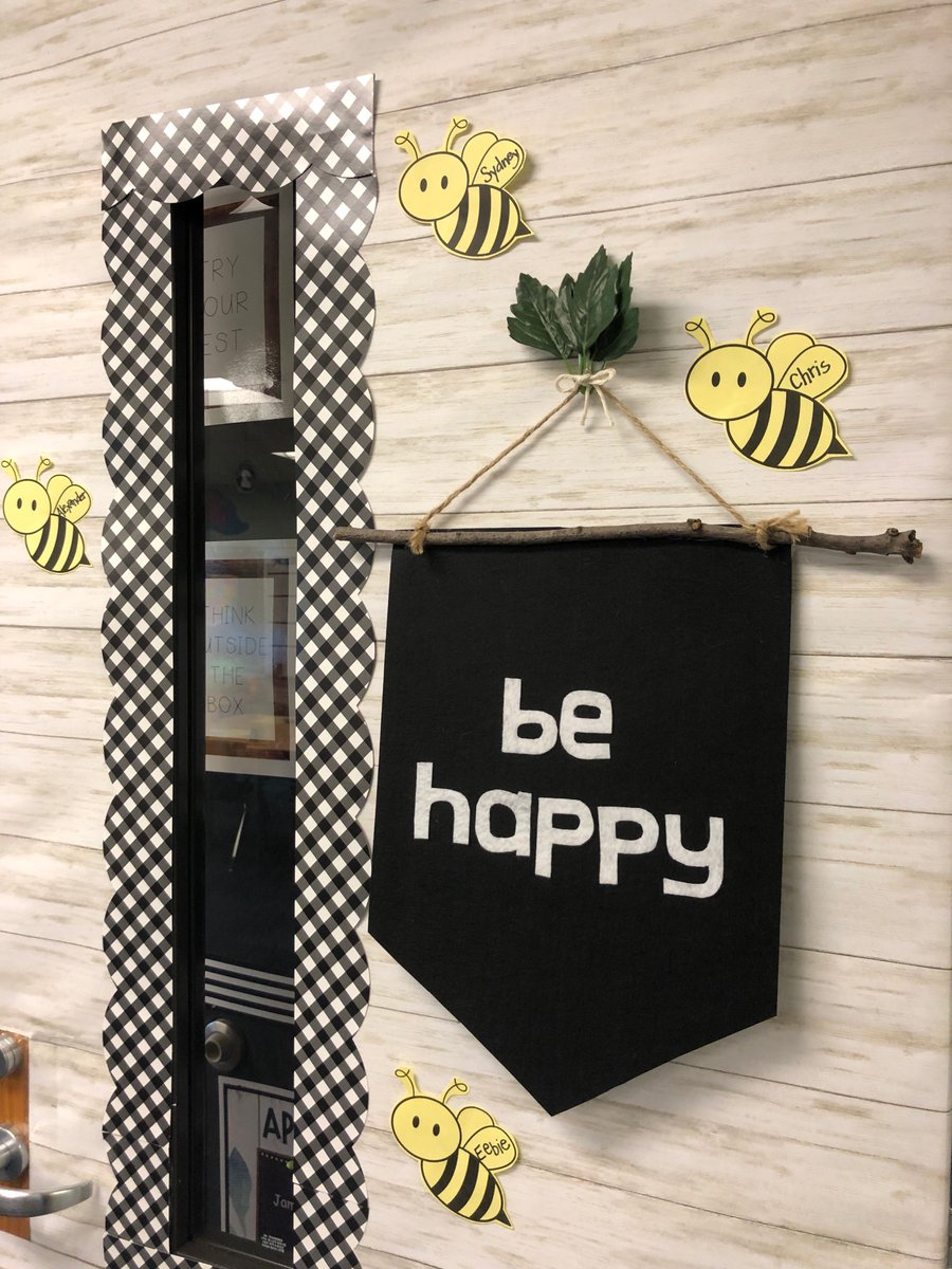 wgexplorers's tweet photo. WG is BUZZING with excitement! We cannot wait to see our students at Sneak-a-Peek tonight!! #BeeWG #WGexplorers #SneakPeek - @olatheschools https://t.co/21Csr1MG0e