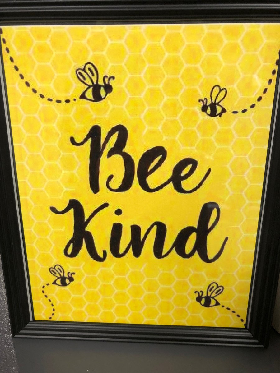 wgexplorers's tweet photo. WG is BUZZING with excitement! We cannot wait to see our students at Sneak-a-Peek tonight!! #BeeWG #WGexplorers #SneakPeek - @olatheschools https://t.co/21Csr1MG0e