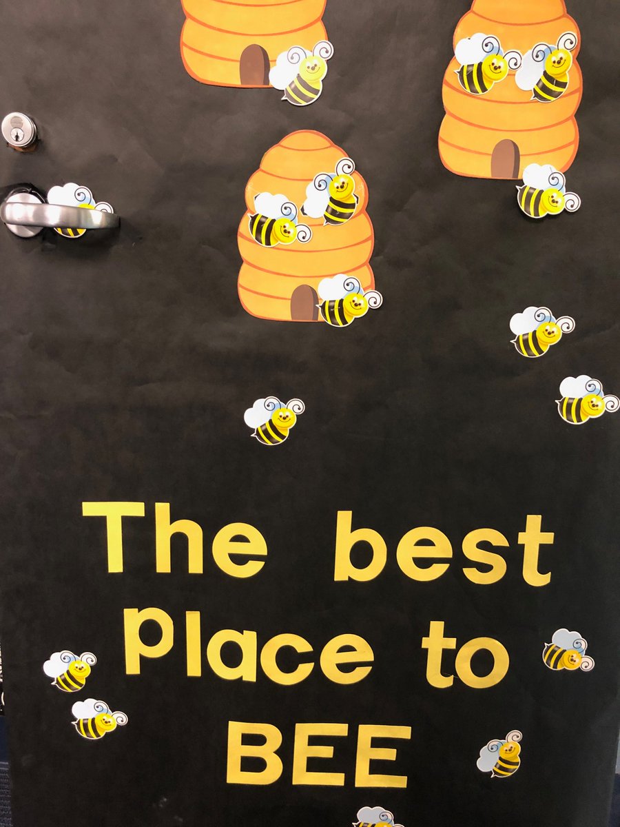 wgexplorers's tweet photo. WG is BUZZING with excitement! We cannot wait to see our students at Sneak-a-Peek tonight!! #BeeWG #WGexplorers #SneakPeek - @olatheschools https://t.co/21Csr1MG0e