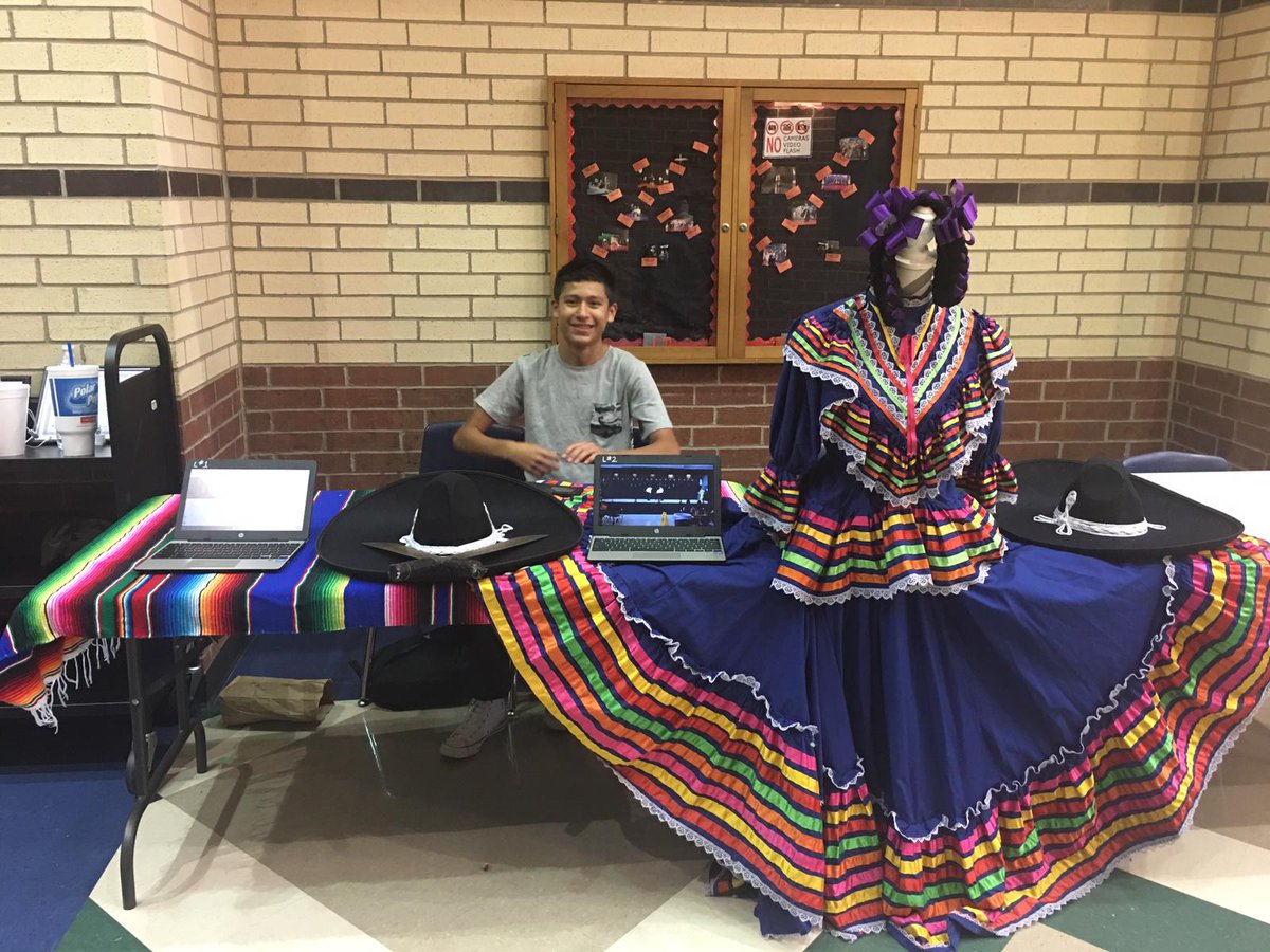 StevensFolklor's tweet photo. Come stop by our table today and tomorrow during prep days! Sign up and become a member of Ballet Folklórico: Alma Latina @BayardoZinnia https://t.co/tqNHmBBdI3