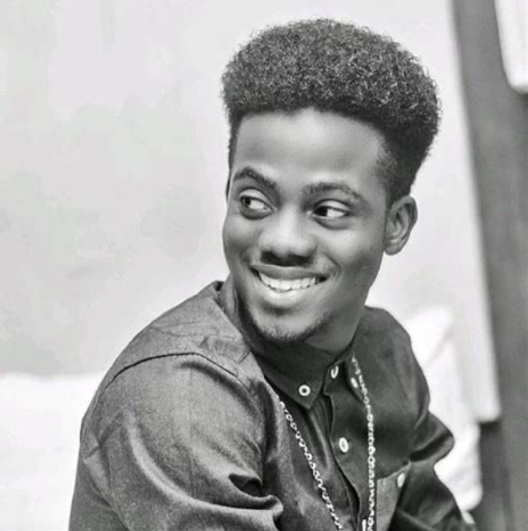 TAKEOVERckcu's tweet photo. 🎶Now Playing- Favourite Song- @koredebello 🎶

#issatakeovating https://t.co/lFO8g0njj2
