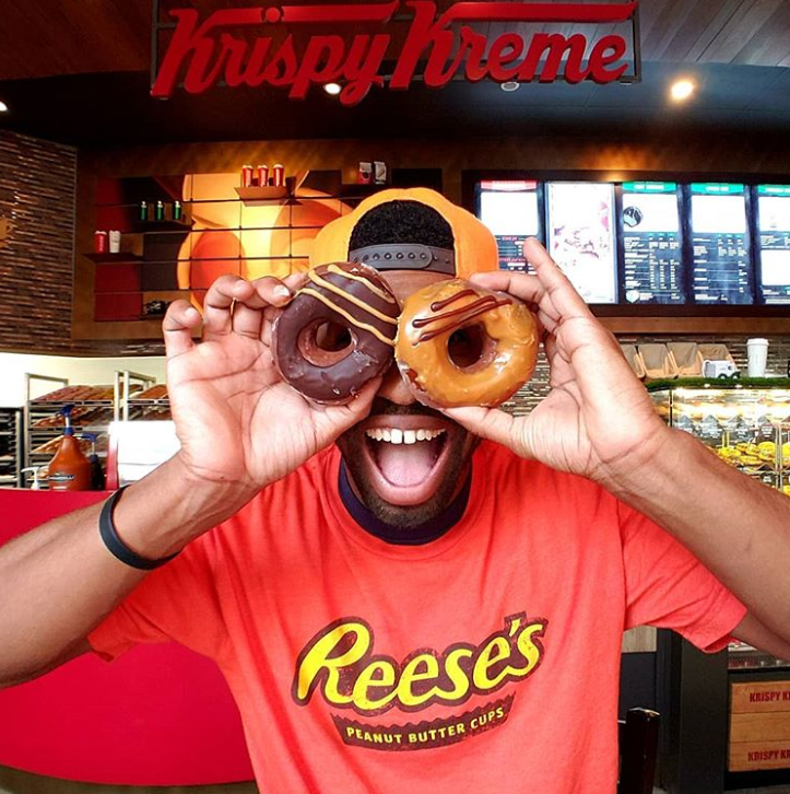 krispykreme's tweet photo. Peanut Butter or Chocolate? 🤔  Why choose one when you can have BOTH with our newest @Reeses collab. Stop by participating shops now to get yours before they're gone! 😍🍩 #KrispyKreme #Doughnuts  #WednesdayWisdom

📷: andrewathias via #Instagram https://t.co/gbDNREF1Ls