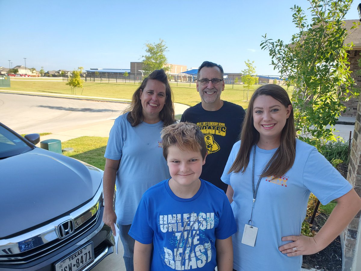 Donabesherse's tweet photo. We had so much fun visiting with some of our Dietz families this morning! We can't wait for this new school year!  # red team @CISDDietz https://t.co/K0dXU5PJRy