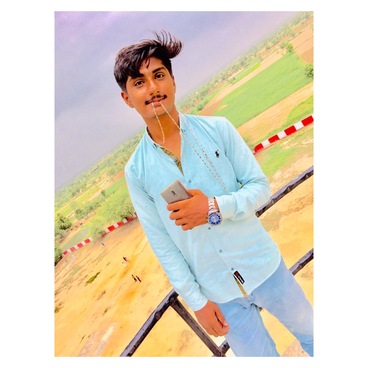 muzammal_says's tweet photo. عام دنوں کا تو حساب رہنے دو
یہ بتاؤ #عید پر مجھے یاد کیا تم نے؟☹️
#Dosra Din🥳
#Eid2k19 https://t.co/f4nDzVSnTi