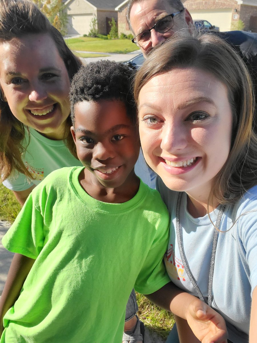 Donabesherse's tweet photo. We had so much fun visiting with some of our Dietz families this morning! We can't wait for this new school year!  # red team @CISDDietz https://t.co/K0dXU5PJRy