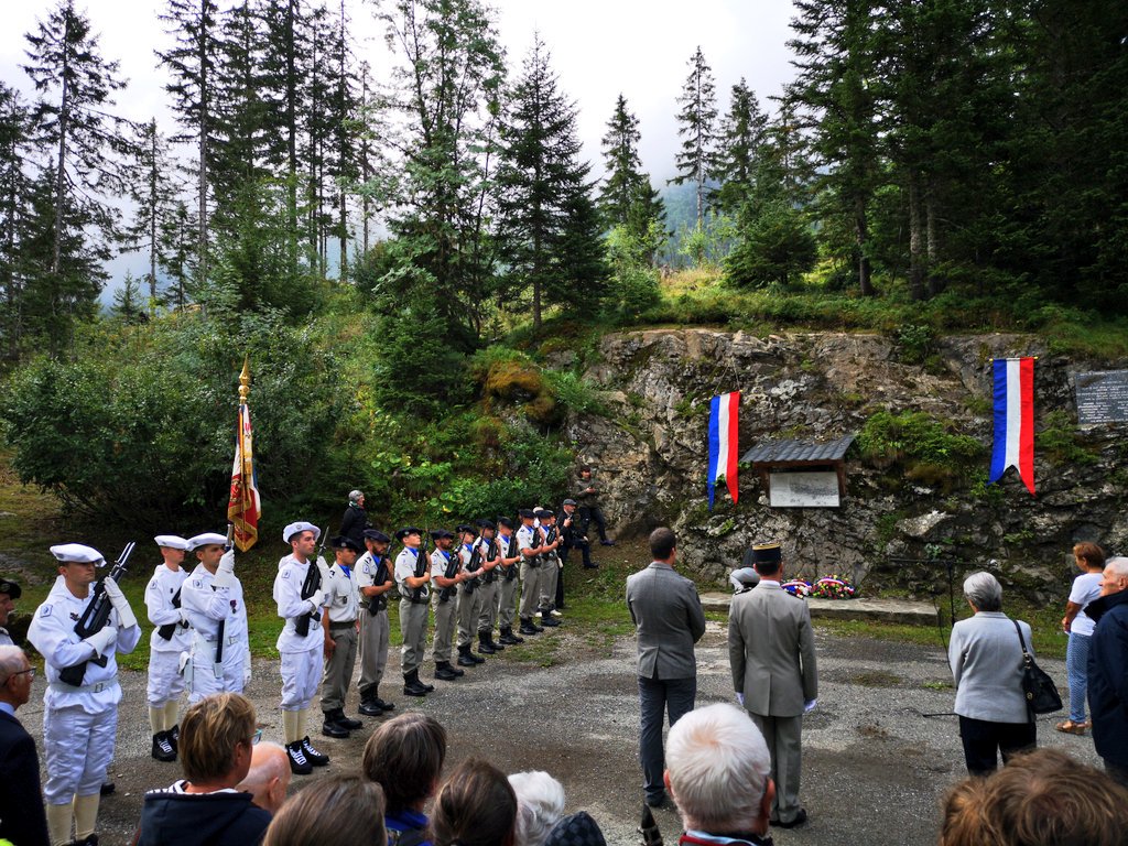 NyctaDoc's tweet photo. Il y a 75 ans, le 13 août 1944, dans le maquis de l'Oisans, la section Porte était attaquée et assassinée par les troupes allemandes. Parmis eux, mon grand-oncle, le Docteur Émile Pardé #MortPourLaFrance à l'âge de 24 ans.
#DevoirDeMemoire https://t.co/Z2DskhLyF2
