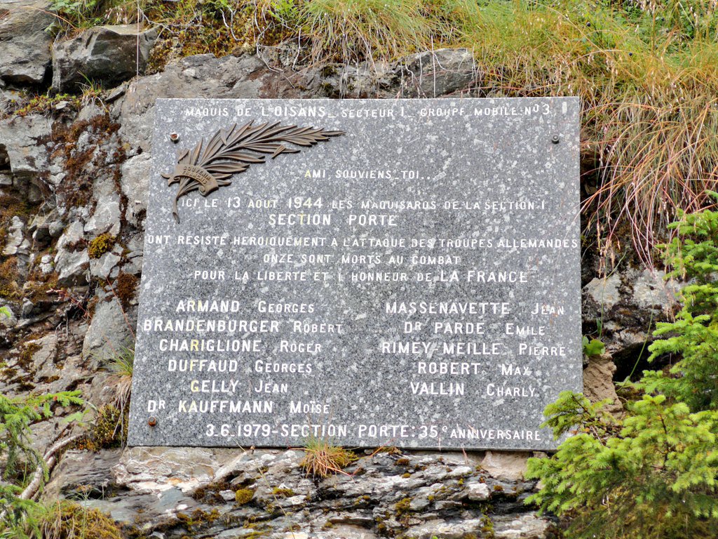 NyctaDoc's tweet photo. Il y a 75 ans, le 13 août 1944, dans le maquis de l'Oisans, la section Porte était attaquée et assassinée par les troupes allemandes. Parmis eux, mon grand-oncle, le Docteur Émile Pardé #MortPourLaFrance à l'âge de 24 ans.
#DevoirDeMemoire https://t.co/Z2DskhLyF2