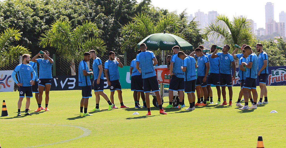 goiasoficial's tweet photo. O auxiliar técnico Lauro Martins comandou o treinamento no CT Edmo Pinheiro, Lauro será o técnico da equipe esmeraldina na estreia da Copa Verde (14) contra o Brasiliense no estádio “Boca do Jacaré” às 15h.
#CopaVerde
#TudoVerde https://t.co/yuuZMROBv6