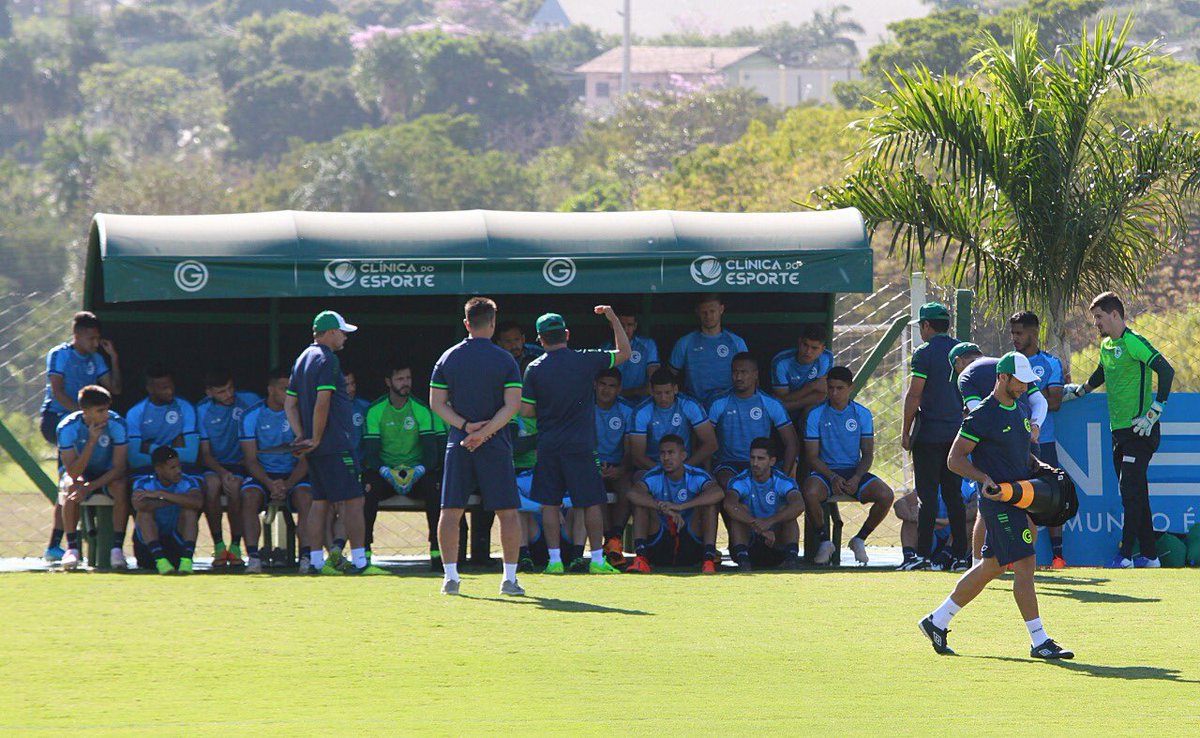 goiasoficial's tweet photo. O auxiliar técnico Lauro Martins comandou o treinamento no CT Edmo Pinheiro, Lauro será o técnico da equipe esmeraldina na estreia da Copa Verde (14) contra o Brasiliense no estádio “Boca do Jacaré” às 15h.
#CopaVerde
#TudoVerde https://t.co/yuuZMROBv6
