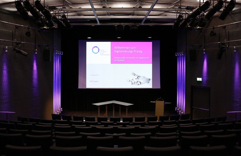 DigitalForumCH's tweet photo. Die Erstausgabe des Digital Economic Forum Zentralschweiz im KKL Luzern steht in den Startlöchern. Wir halten euch den ganzen Abend über auf Twitter auf dem Laufenden. #DEF19 https://t.co/w2leFTDVZ6