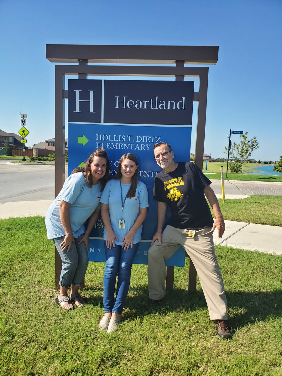 Donabesherse's tweet photo. So excited for a new school year!  #redteam @CISDDietz https://t.co/hhAvfjJH79