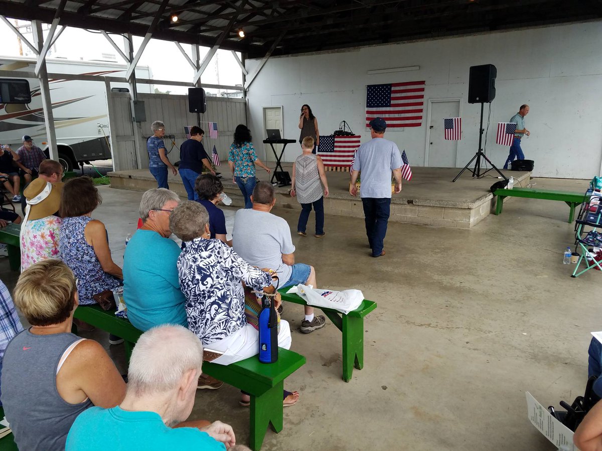 OaksBethesda's tweet photo. Senior Day at the Muskingum County Fair! @TrilogyLiving #TrilogyLiving #simplesummerpleasures @rhondasimmons99 https://t.co/btcXEXMhFD