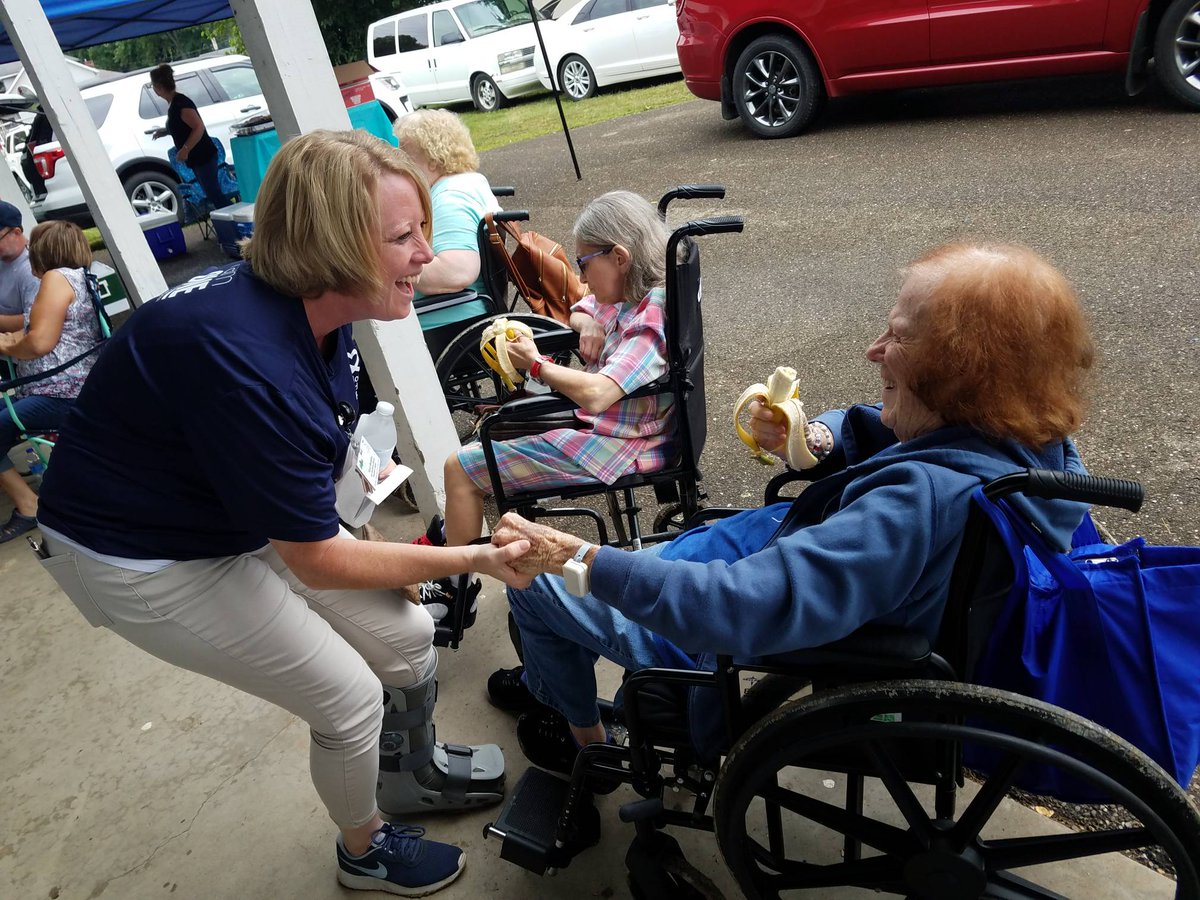 OaksBethesda's tweet photo. Senior Day at the Muskingum County Fair! @TrilogyLiving #TrilogyLiving #simplesummerpleasures @rhondasimmons99 https://t.co/btcXEXMhFD