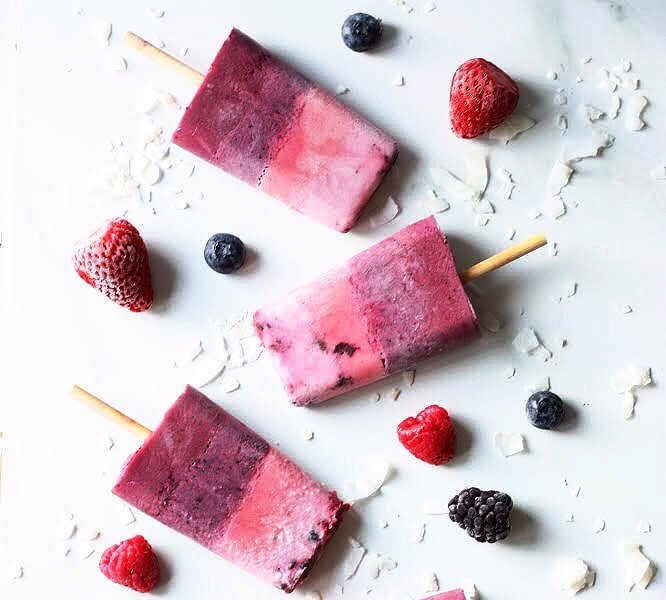 nudefruitcanada's tweet photo. Four Very Bare Berries Smoothie Popsicles. 🍓❣️❣️❣️
Not only do they look really good, they taste amazing too!
Try this recipe before the summer ends, recipe here →
https://t.co/85lERBZdAu
#FruitIsBetterNude #farmtofreezer #localfoodwhatevertheseason https://t.co/yb6ZiJgtmS