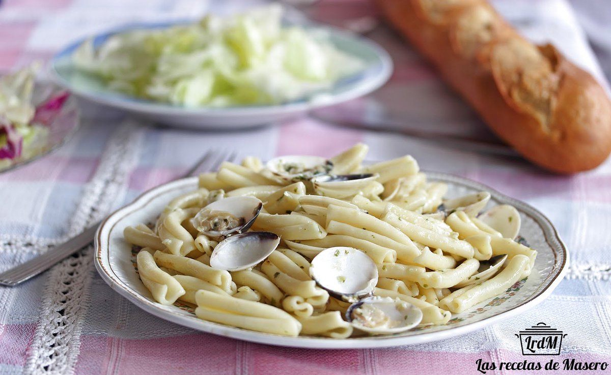 PastasRomero's tweet photo. ¿Quién se atreve con unos ricos Casarecce con almejas? Una receta muy marinera de @DeMasero 🏝😋
https://t.co/tlOEuIWIeK
#Recetas #PastaAlBronce #Pasta #RomeroLovers https://t.co/suwxhYnfQZ