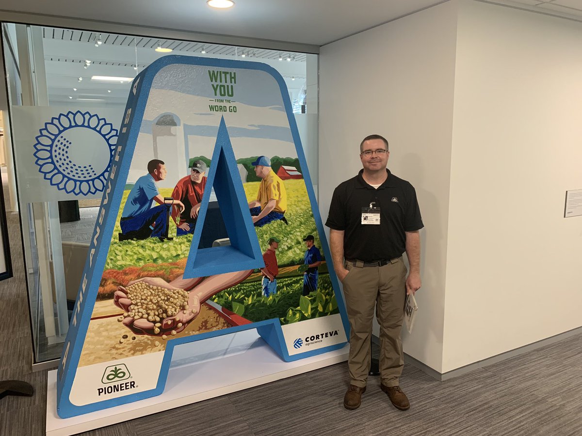 PioneerSeeds's tweet photo. Brian is down in Johnson, IA @pioneerseeds media day discussing everything soybean pests - from gall midge to thistle caterpillars. #GroundedInScience #DrivenByData https://t.co/cbnOmOkFpd
