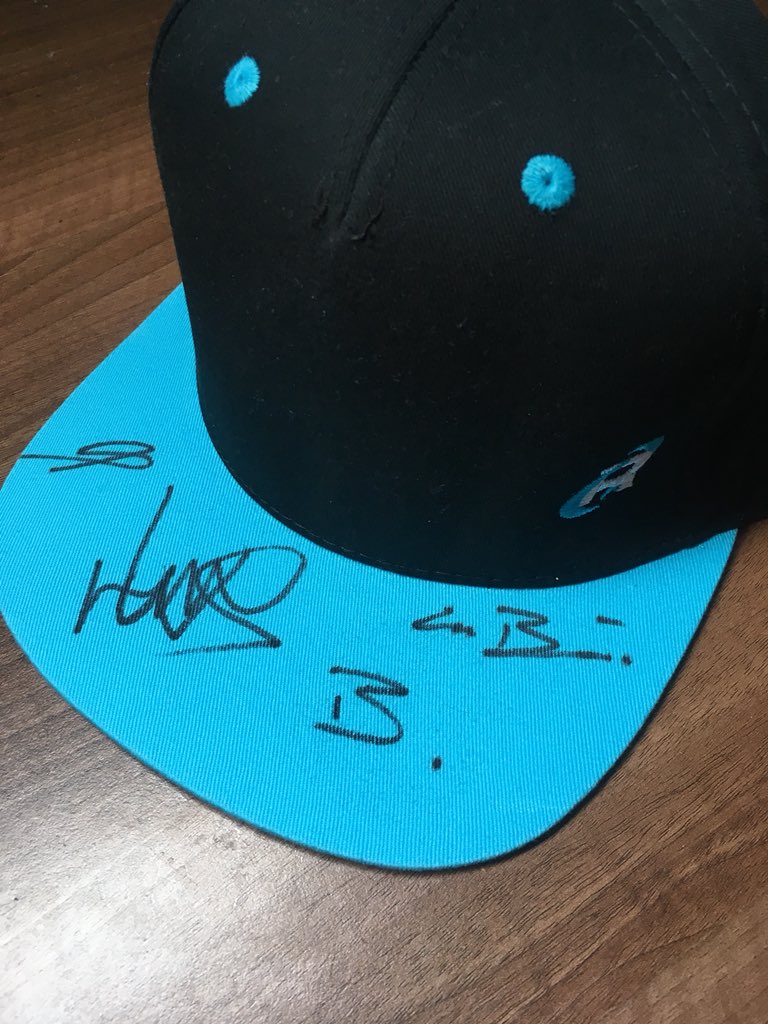 VerstappenSim's tweet photo. Competition! ✌️ Simply like or retweet this and you will be entered for the draw to win a TR cap signed by @LandoNorris @EnzoBonito17 @bonohuis @HizalMikail @OlliPahkala @DomDuhan https://t.co/D9aPMgr7lp