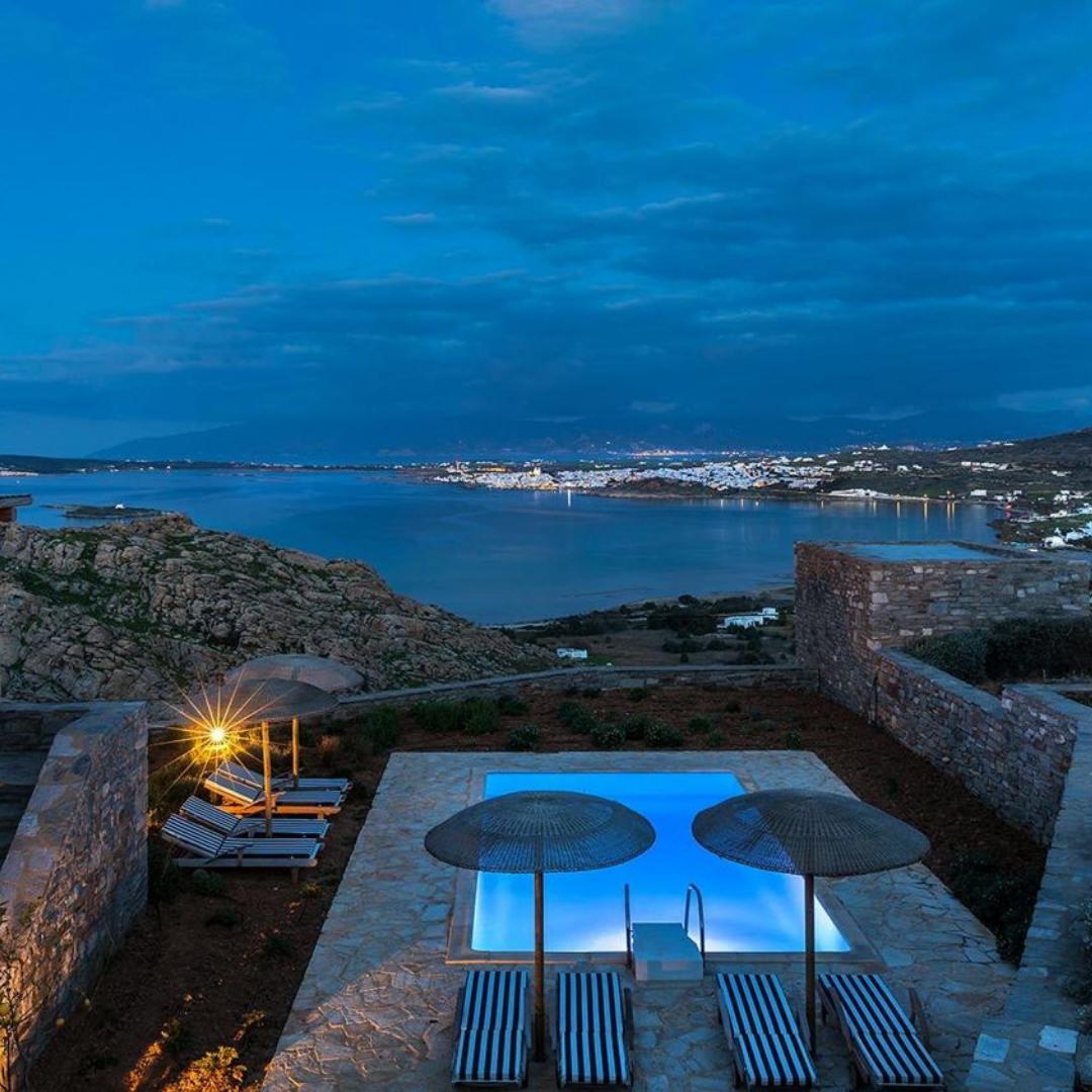 byunique_com's tweet photo. In a genuine Cycladic landscape where the rock and the light prevail, on a hill overlooking the most cosmopolitan spot of Paros, Naoussa, there are 24 Villas Paros, promising to make your stay an unforgettable experience. 

#uniquevillas #feelingconnected #villas https://t.co/QxkZBZa7jt