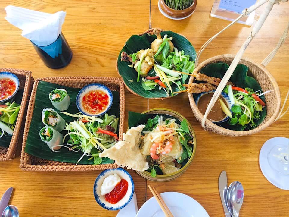 centaradanang's tweet photo. A taste of local delicacies is an irresistible choice for your perfect getaway in the Central Vietnam, especially when pairing with our special American Pale Ale:
👉Vietnamese Tapas - Special Combo Price
🍻American Pale Ale
▪️Price: Only VND 85,000/ bottle https://t.co/NjNYwERTbS