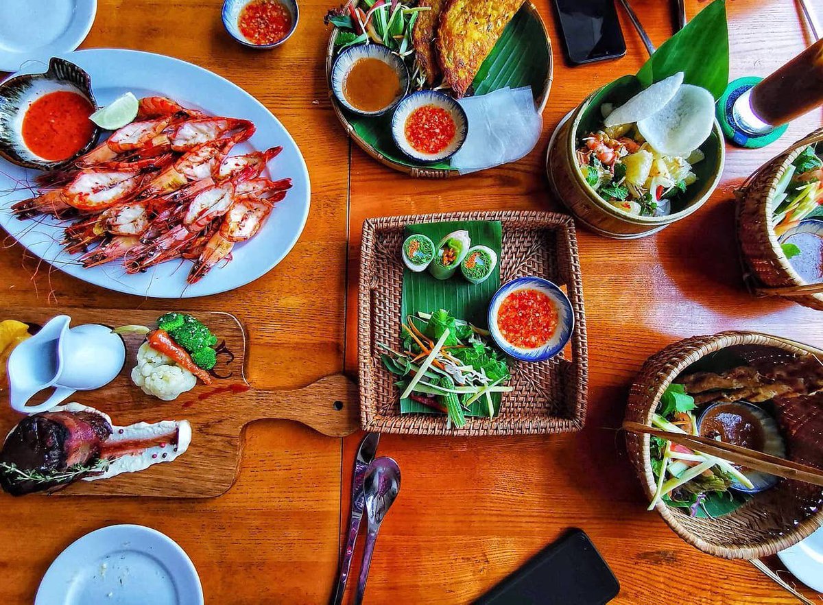 centaradanang's tweet photo. A taste of local delicacies is an irresistible choice for your perfect getaway in the Central Vietnam, especially when pairing with our special American Pale Ale:
👉Vietnamese Tapas - Special Combo Price
🍻American Pale Ale
▪️Price: Only VND 85,000/ bottle https://t.co/NjNYwERTbS
