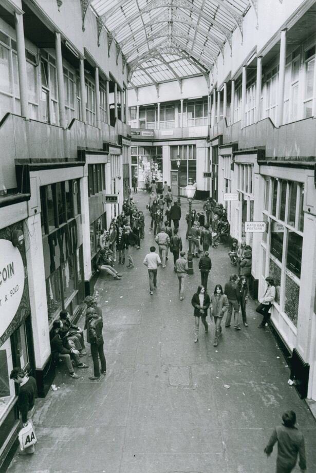 LikeOldTat's tweet photo. OK so the #HandysideArcade in Newcastle wasnโt just hippy shops - ask your bootmaker for cock #CockOfTheWalk ๐ ๐ฑ @turnipheadpic @YoorWullie @silverhills64 https://t.co/8CFsmyxZWH