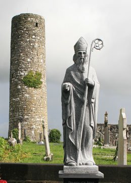 Patrick from Latin Patricius "nobleman"! 5th C St Patrick was Roman British wonder working Christian missionary & bishop in  #Ireland; main patron saint. Slave in his youth in Co Antrim, he studied for priesthood in Gaul before returning to Ireland.   https://twitter.com/lorraineelizab6/status/1030030881010929664?s=20