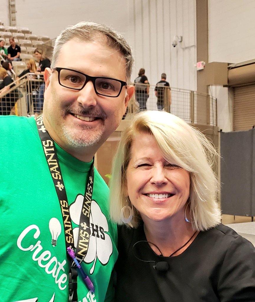 BeshelCary's tweet photo. Got to meet Kim Bearden from the Ron Clark Academy and teacher hall of fame. She was an awesome speaker and she's also my cousin Haley and Cooper's teacher. 
#smallworld
#ronclarkacademy
#backtoschool
#kimbearden https://t.co/aRjJHTLq0v