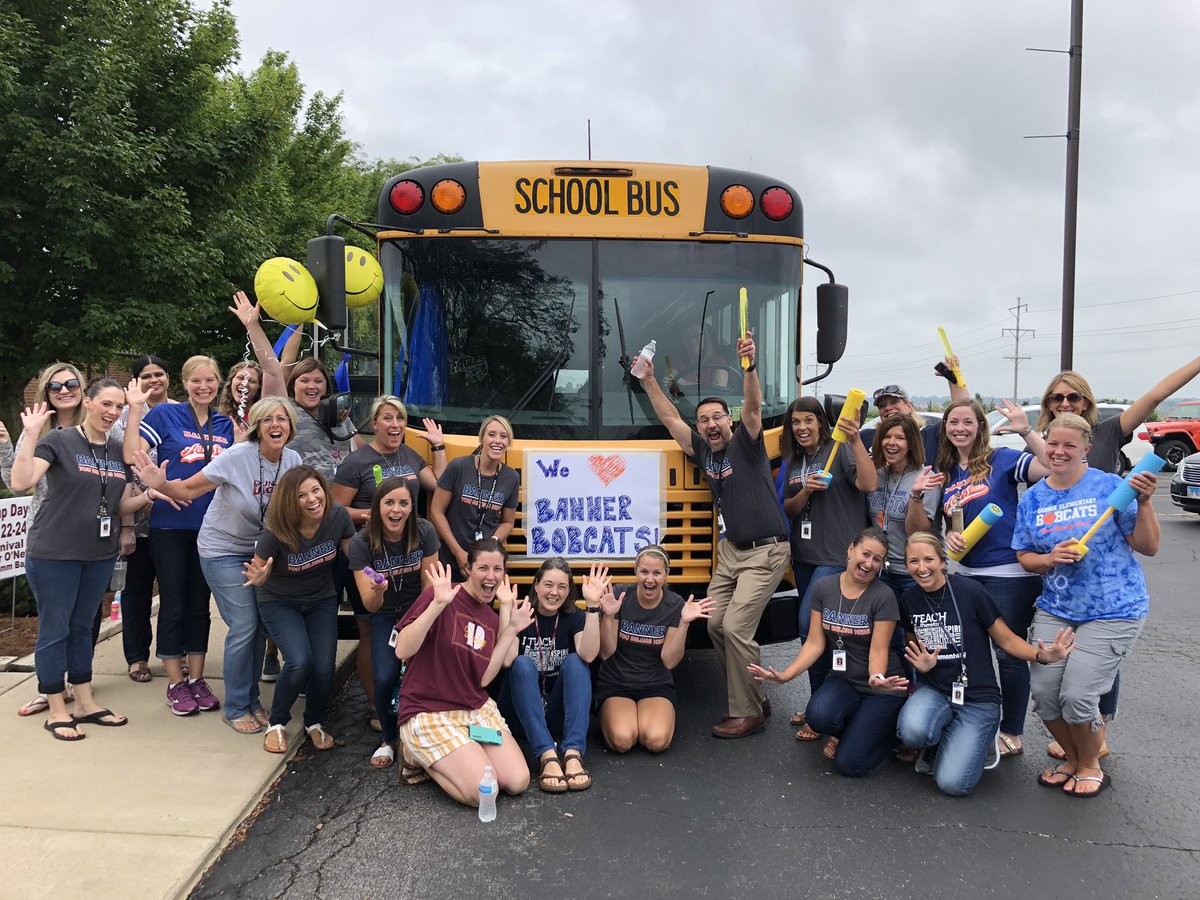 MrsCford_tweets's tweet image. Visiting the @DunlapSchools on the day before Ss come. @BESBobcats323 ready to take a field trip to welcome their Ss and @DGSRoyals taking a staff photo. #323learns #JoyfulLeaders #passionateedu #educoach