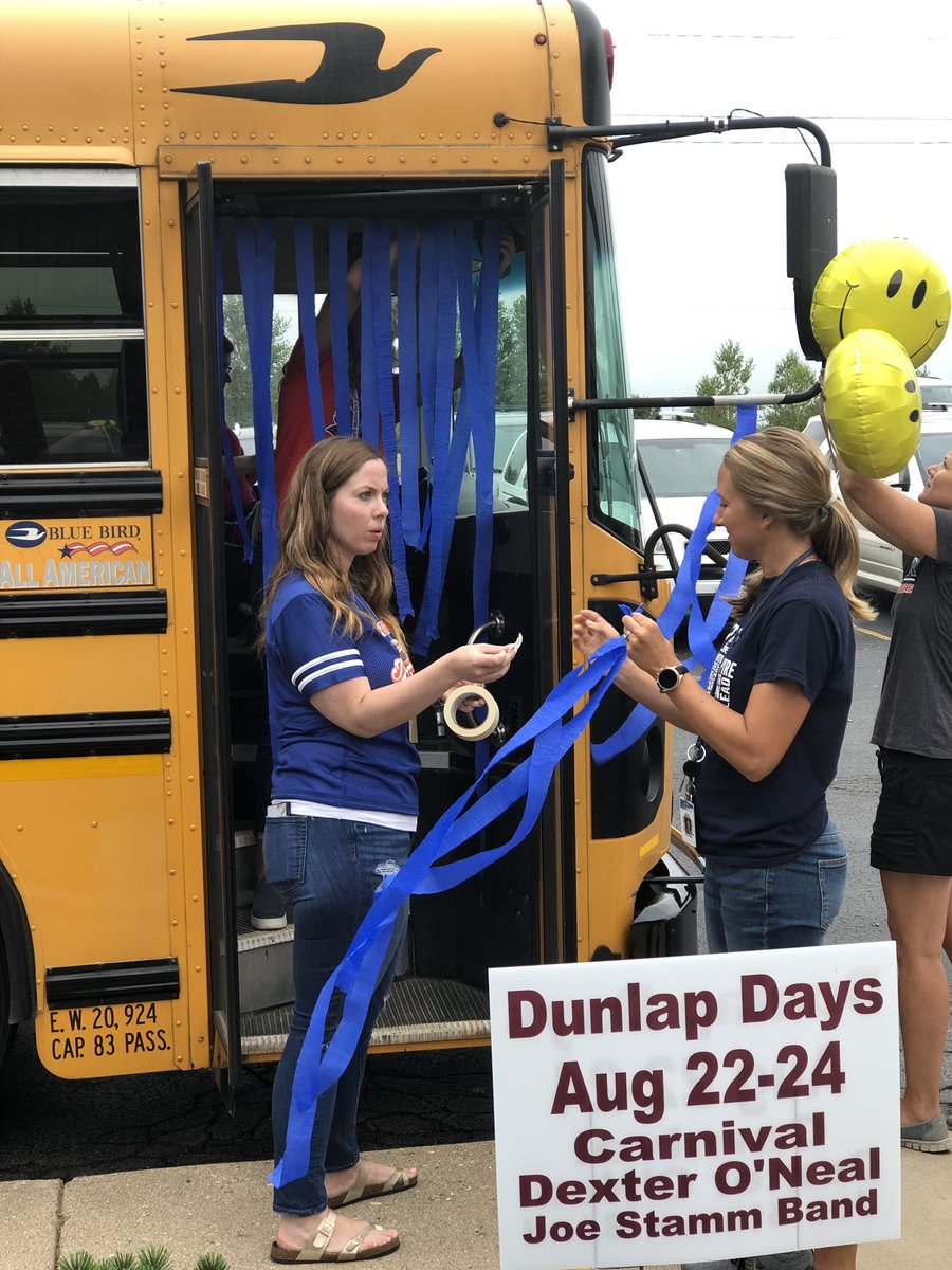 MrsCford_tweets's tweet image. Visiting the @DunlapSchools on the day before Ss come. @BESBobcats323 ready to take a field trip to welcome their Ss and @DGSRoyals taking a staff photo. #323learns #JoyfulLeaders #passionateedu #educoach