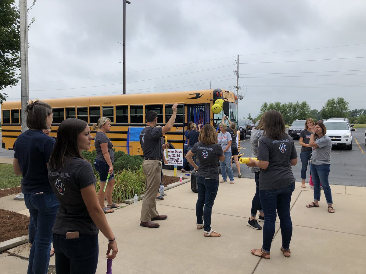 MrsCford_tweets's tweet image. Visiting the @DunlapSchools on the day before Ss come. @BESBobcats323 ready to take a field trip to welcome their Ss and @DGSRoyals taking a staff photo. #323learns #JoyfulLeaders #passionateedu #educoach