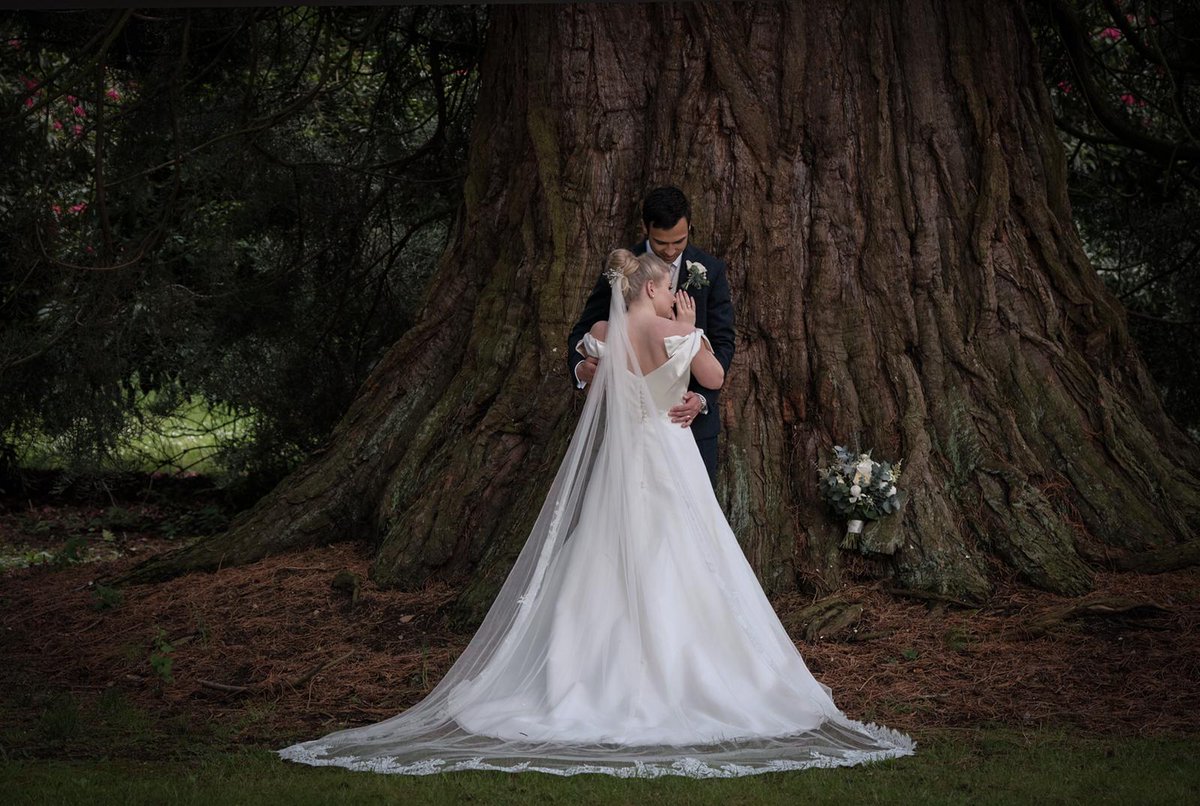 Read all about this stunning #countryhousewedding at litu.com/country-house-… <a href="/GilmertonHouse/">Gilmerton House</a> <a href="/tonymarshphoto/">Tony Marsh</a> <a href="/madhenband/">MADHEN</a> <a href="/carriem27/">CarrieMuirHair</a> <a href="/LaurenGollan/">Lauren Gollan</a> <a href="/RosewoodCakes/">Rosewood Cakes</a> <a href="/uphchauffeurs/">UltimatePrivateHire</a> @EveCoachesLtd <a href="/ArkwrightGens/">Arkwright Group</a> <a href="/greenfieldmarq/">Green Field Marquees</a>