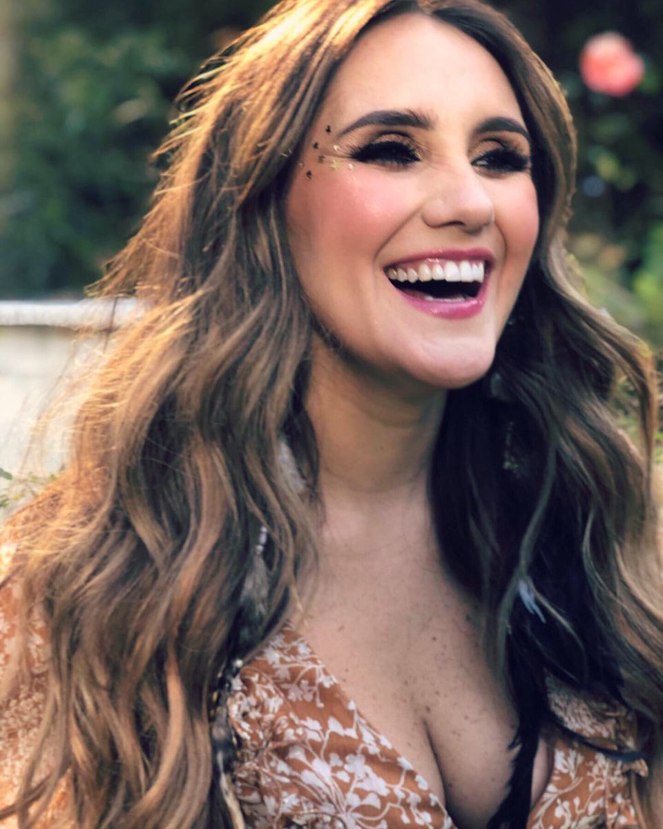 DulceMaria's tweet photo. Qué bonito cuando haces lo que te gusta porque quieres, porque te hace felíz ! cuando eres libre , cuando tomas tus propias decisiones , cuando te rodeas de la gente que quieres y te quiere , que bonito poder ser Tú ❤️🌸✨🙌🏼 buen día!☀️ https://t.co/s1GKuiWmQA