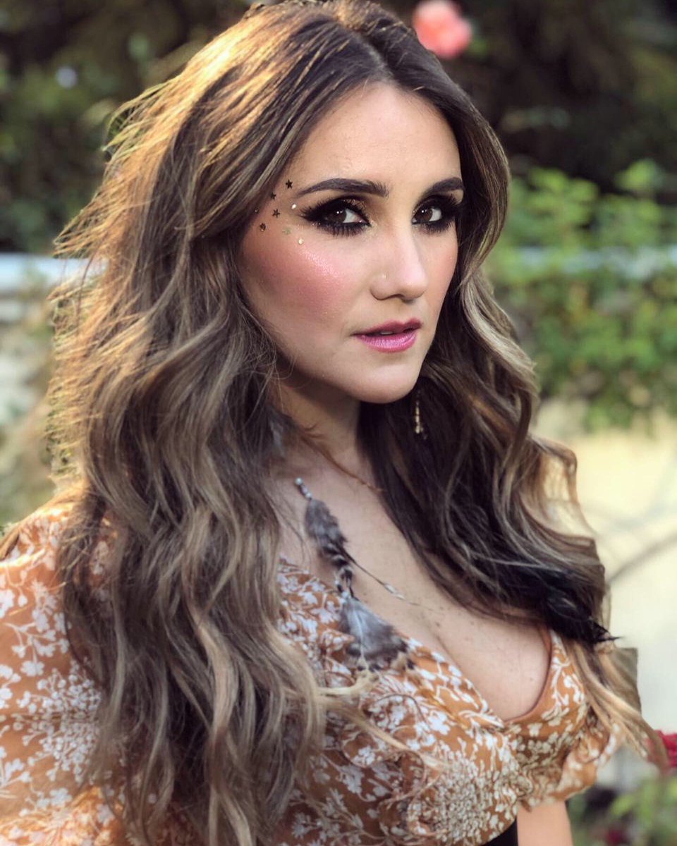 DulceMaria's tweet photo. Qué bonito cuando haces lo que te gusta porque quieres, porque te hace felíz ! cuando eres libre , cuando tomas tus propias decisiones , cuando te rodeas de la gente que quieres y te quiere , que bonito poder ser Tú ❤️🌸✨🙌🏼 buen día!☀️ https://t.co/s1GKuiWmQA