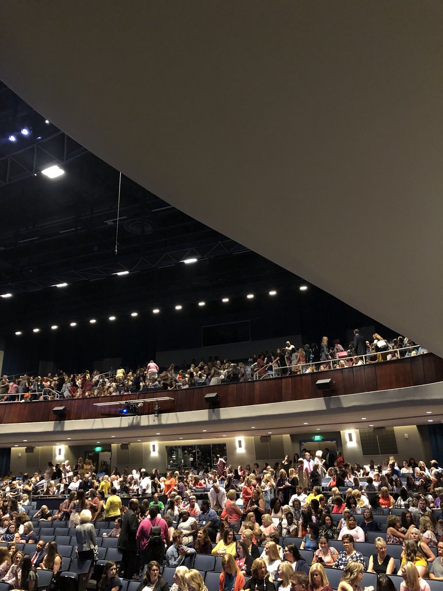 DrSConstantino's tweet photo. An incredible day in Spartanburg Dis.6 School District in South Carolina. Great enthusiasm. A huge family atmosphere! #Engage19 #Engageeveryfamily  @SpartDistrict6 https://t.co/m4vRhzpXJs