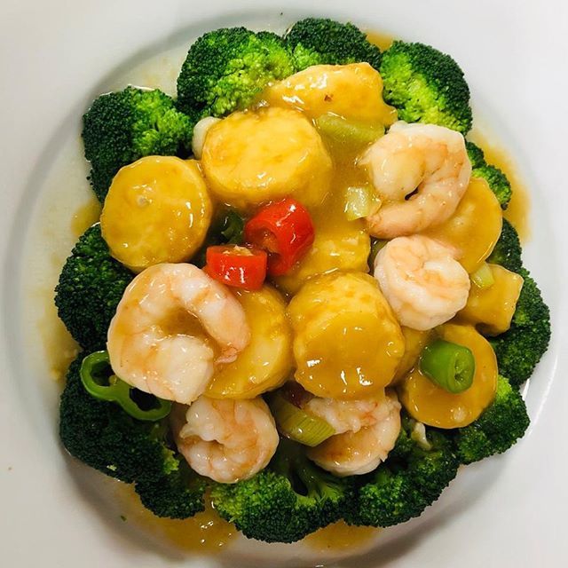 KungfuReading's tweet image. Menu item #97: King Prawns cooked with Japanese Tofu 👑🦐🇯🇵🧀 .
#dishoftheday #chinesefood #kungfukitchen #rdguk #kungfureading ift.tt/2N1qgdm