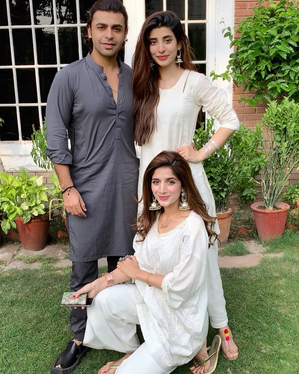 MawraHocane's tweet photo. F A M I L Y 👨‍👩‍👧💫💫💫 #MashAllah
@farhan_saeed @VJURWA
Eid Mubarak from my Mains &amp; I🧿 https://t.co/h5C4eVMyZZ