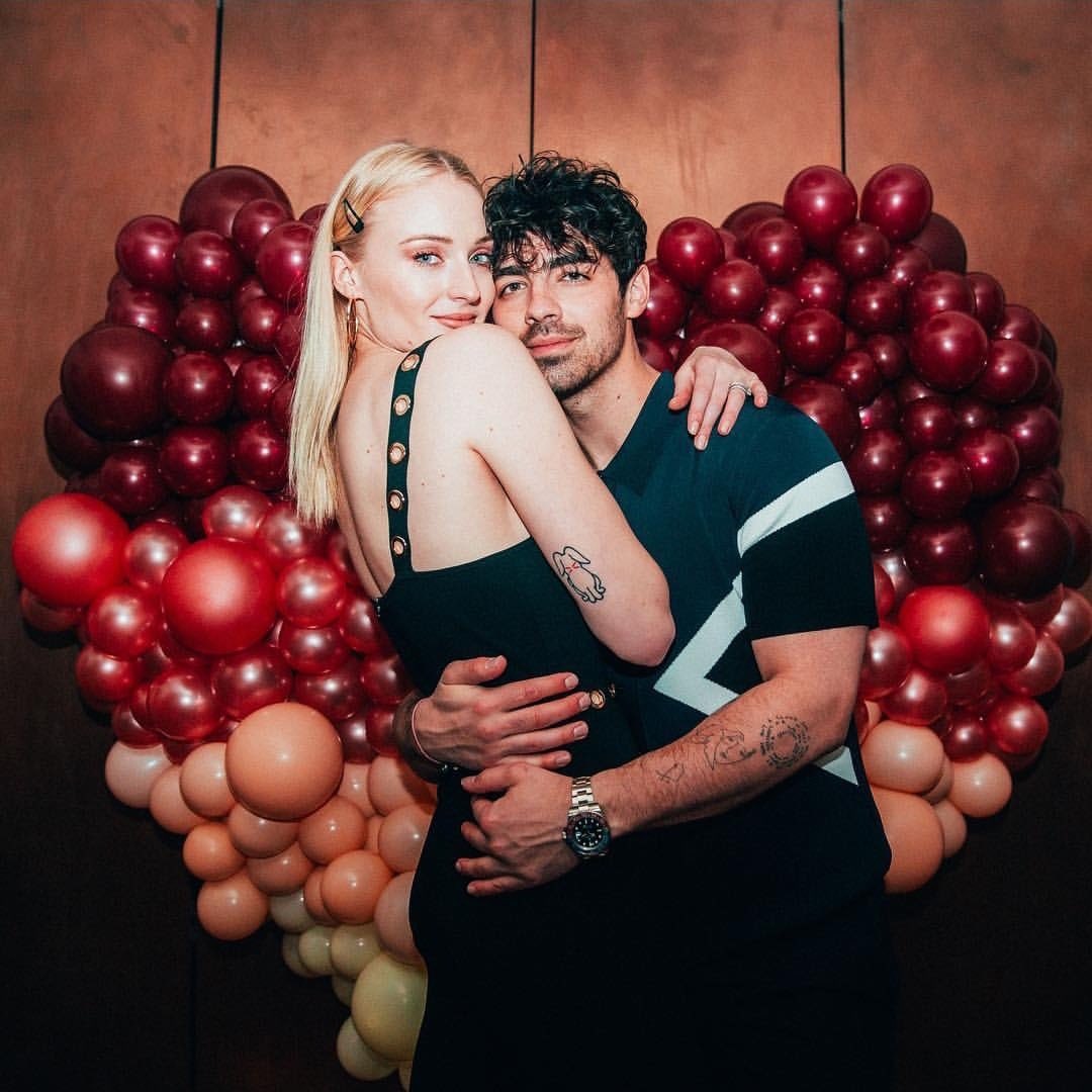 emmakate1104's tweet photo. why are y’all acting like true love died with Miley and Liam when Sophie Turner and Joe Jonas exist https://t.co/eMb2V4cTU0