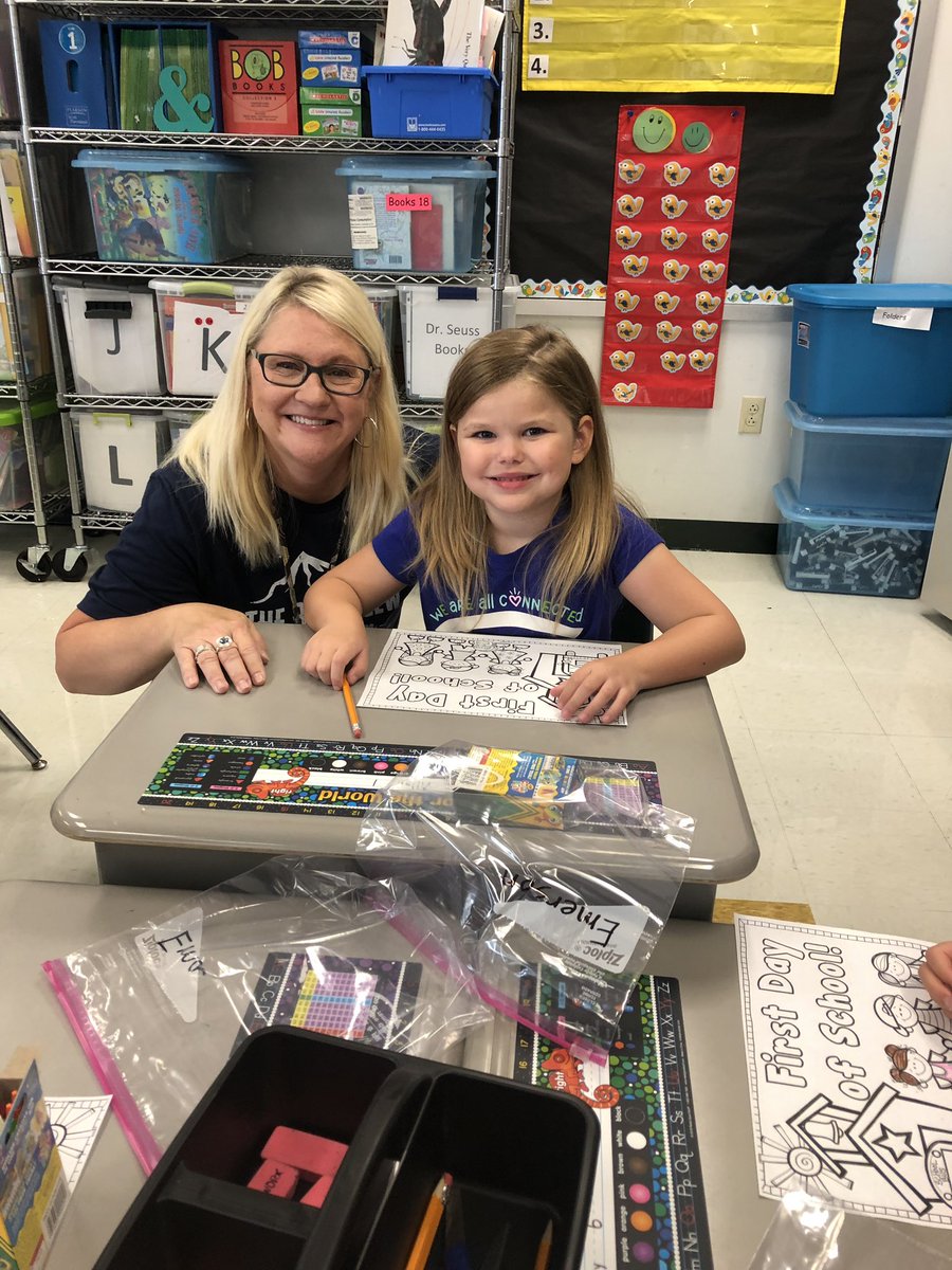 Jterbo's tweet photo. Emerson’s first day of 1st grade with Mrs. McAlister! #pvehawks #WelcomeBackWSD https://t.co/f5EUWRnd43