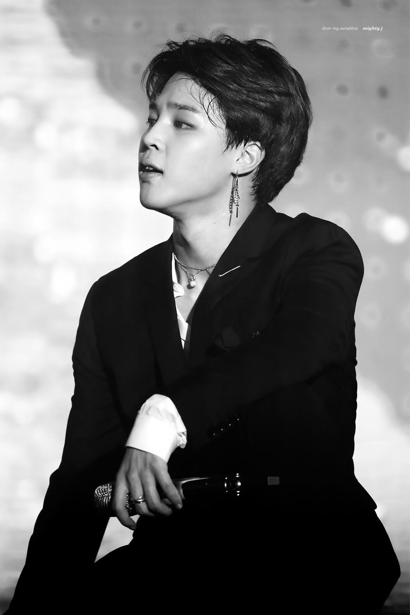 mighty_jimin's tweet photo. 190811 #지민 #JIMIN 세상 믿을거 지민이밖에 없다네 https://t.co/SM4ZzLMG2P