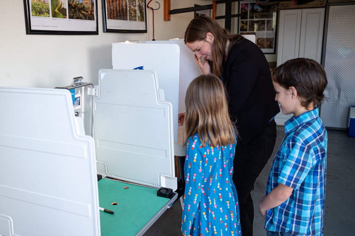 vidcrane's tweet photo. #LoraineLundquist, candidate for the #LosAngeles City Council #District12 votes at her polling place in North Hills Tuesday, August 13, 2019.  #Lundquist faces off against #JohnLee for the seat.  Polling places are open until 8pm. https://t.co/aeEcL1Plva https://t.co/zfwEJ67yUB