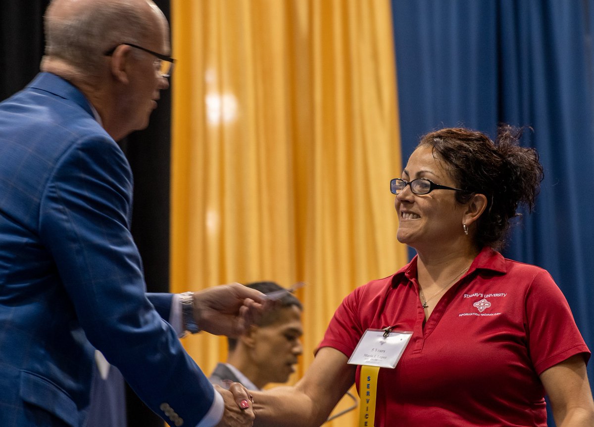 StMarysU's tweet photo. #StMU faculty and staff were honored for their years of dedicated service during University Convocation. We're lucky to have such amazing people on campus. #RattlePride https://t.co/5ACJBWxJdn