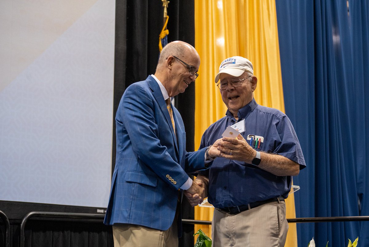 StMarysU's tweet photo. #StMU faculty and staff were honored for their years of dedicated service during University Convocation. We're lucky to have such amazing people on campus. #RattlePride https://t.co/5ACJBWxJdn