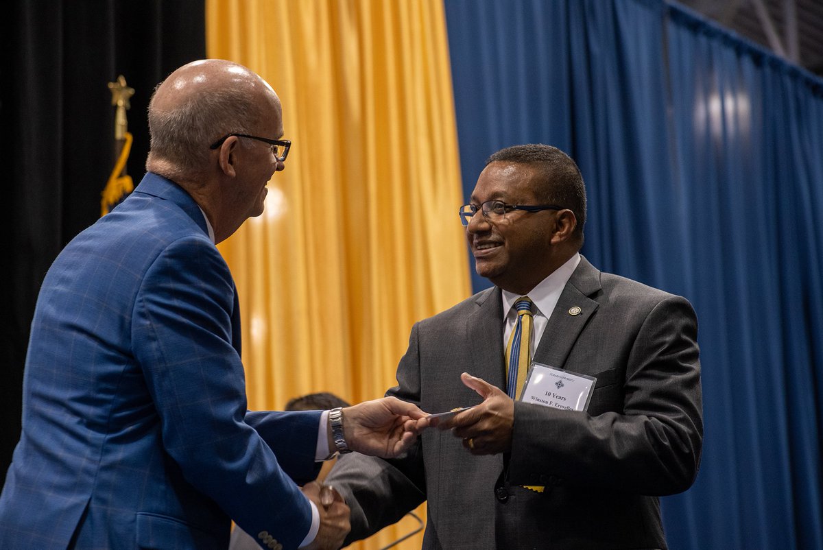 StMarysU's tweet photo. #StMU faculty and staff were honored for their years of dedicated service during University Convocation. We're lucky to have such amazing people on campus. #RattlePride https://t.co/5ACJBWxJdn