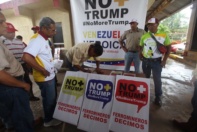 Ferrominera_CVG's tweet photo. #Acontece II Los #ferromineros dan un contundente espaldarazo a la gestión del jefe de Estado, Nicolás Maduro, con una recolección de firmas, ante la orden ejecutiva del gobierno de los EEUU, que amplía el bloqueo económico, comercial y financiero contra Venezuela #NoMoreTrump https://t.co/IMFtXA1EyB