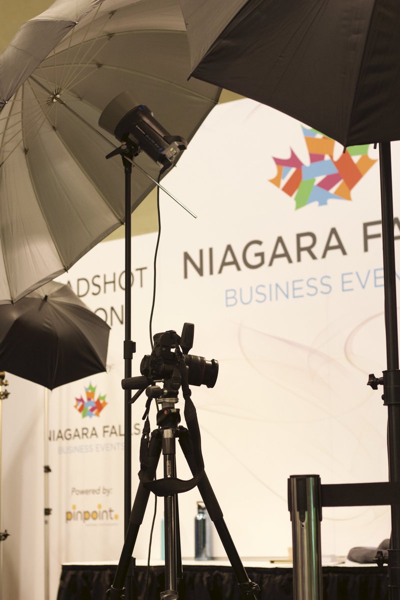 The gates are now open for <a href="/CMEexpo/">Canadian Meetings + Events Expo</a>. We've got mirrors, makeup and the best studio lighting⁠—all to make your professional #headshot a stunner!