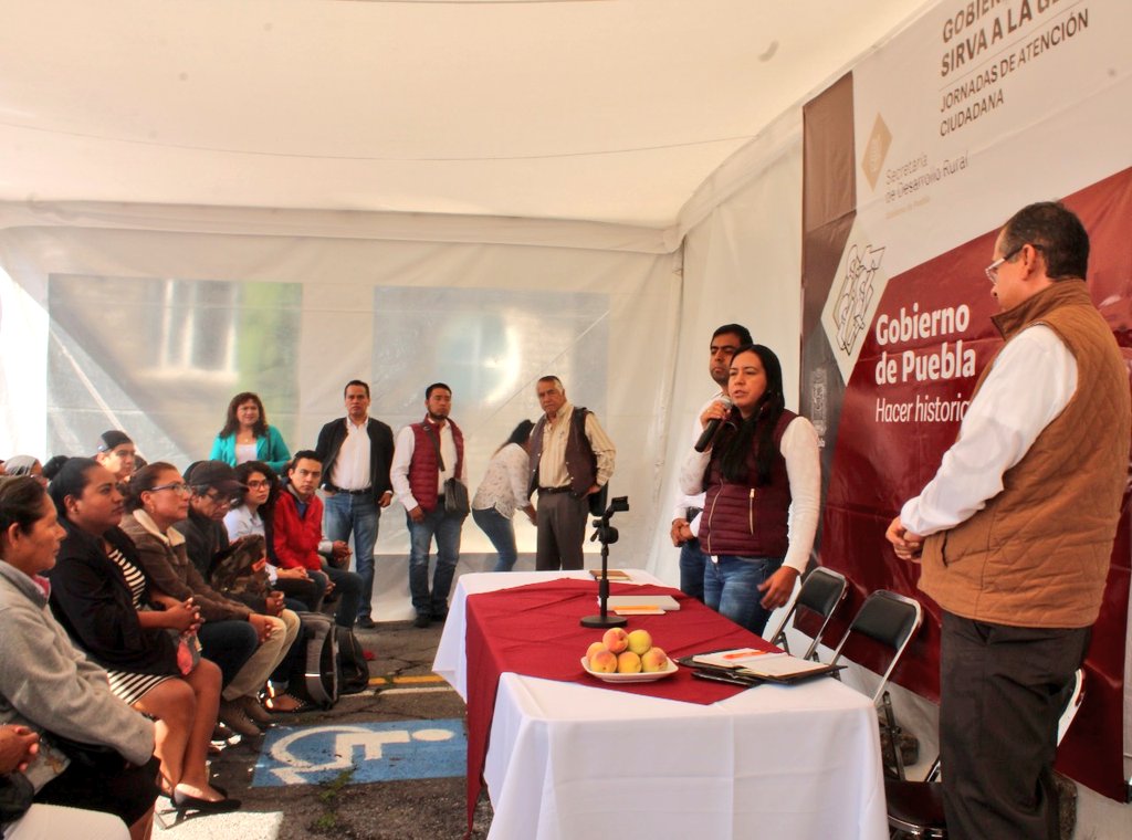SDRGobPue's tweet photo. La Secretaría de Desarrollo Rural y su titular @analau_al, se suman al compromiso del gobernador @MBarbosaMX de abrir las las puertas del gobierno a la gente a través de las #JornadasDeAtenciónCiudadana.

#GobiernoQueSirvaAlaGente. https://t.co/bAvhy8Nyuk