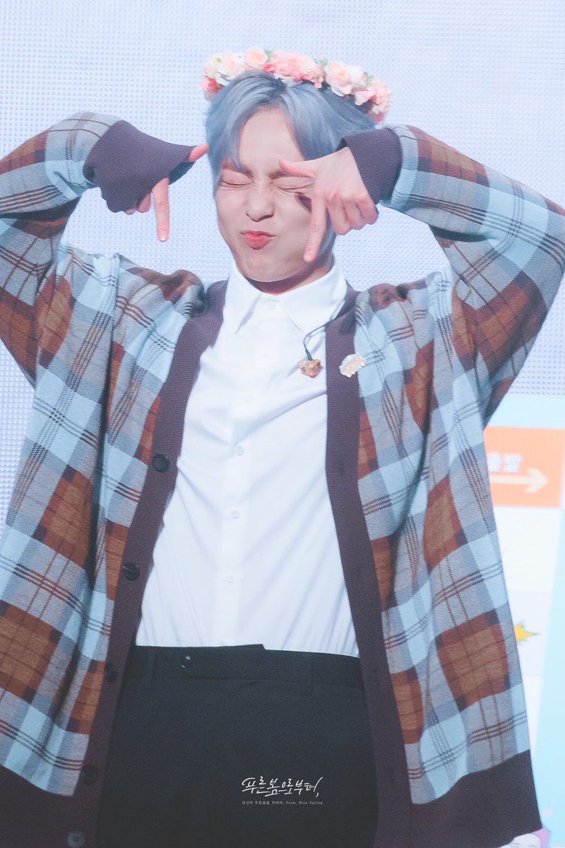 BlueSpring_xo's tweet photo. 190504 #시우민_나라지킨지_백일
#SaluteToXiumin

보구싶어 ˚‧º·(˚ ˃̣̣̥᷄⌓˂̣̣̥᷅ )‧º·˚

https://t.co/QOTKLYdBf9
https://t.co/lqPsm8rDqy https://t.co/pkLv7cFG9J
