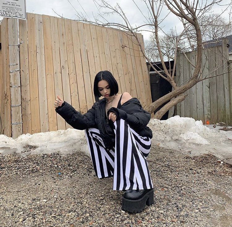 AUSTENP0WERZ's tweet photo. we got that beetlejuice vibe.. i guess someone said my name 3 times 🥴 https://t.co/QZxNQUtHHz