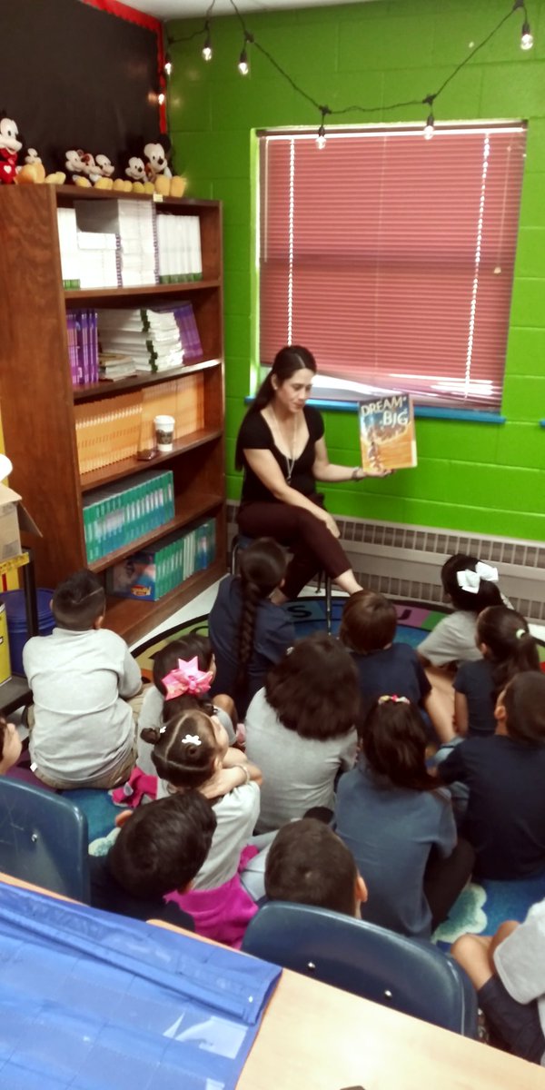 jbarbafisd's tweet photo. Beginning of the year book #dreambig and Writing in 2nd Grade!! #7strengths #reachamilliondreams #weallbelongatjde #strength1 #belonging @CanutilloISD @PedroGalaviz9 @dykerney @marnroc https://t.co/kJ78uIqpso