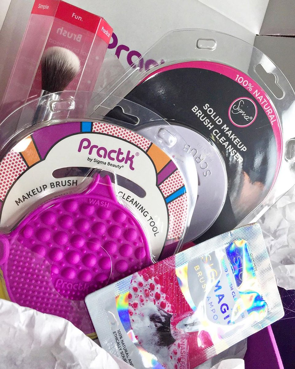 Practk's tweet photo. #Practk Pro Tip: Create a lather with the #SigMagic scrub, then move your brush to our #Palmat for a deep clean. Remember, fresh brushes = glowing skin!
📸: IG @glam_bykathie https://t.co/j4H0xB1wub